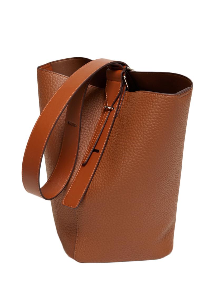 Eloísa – Bolso tipo cubo de piel suave con correa ajustable