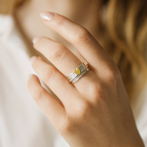 Amor – Anillo de plata con corazón dorado