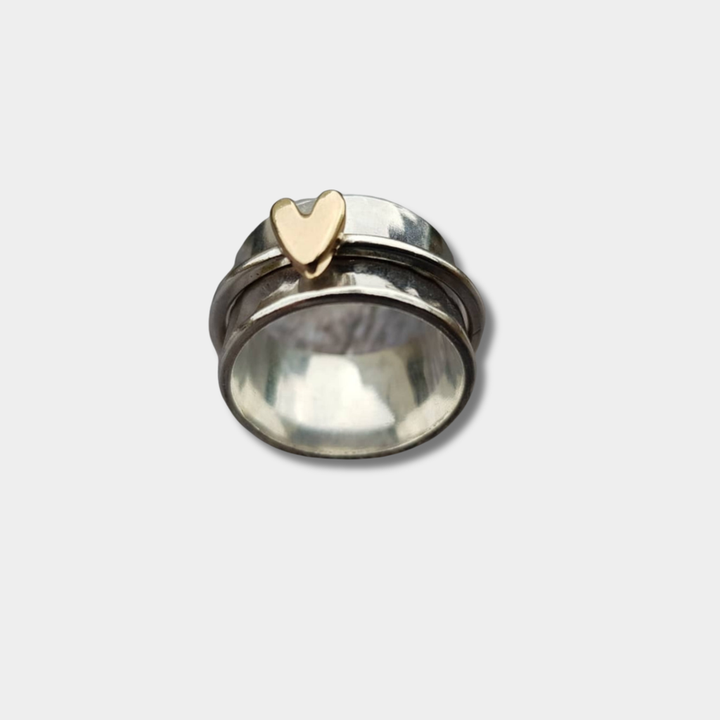 Amor – Anillo de plata con corazón dorado