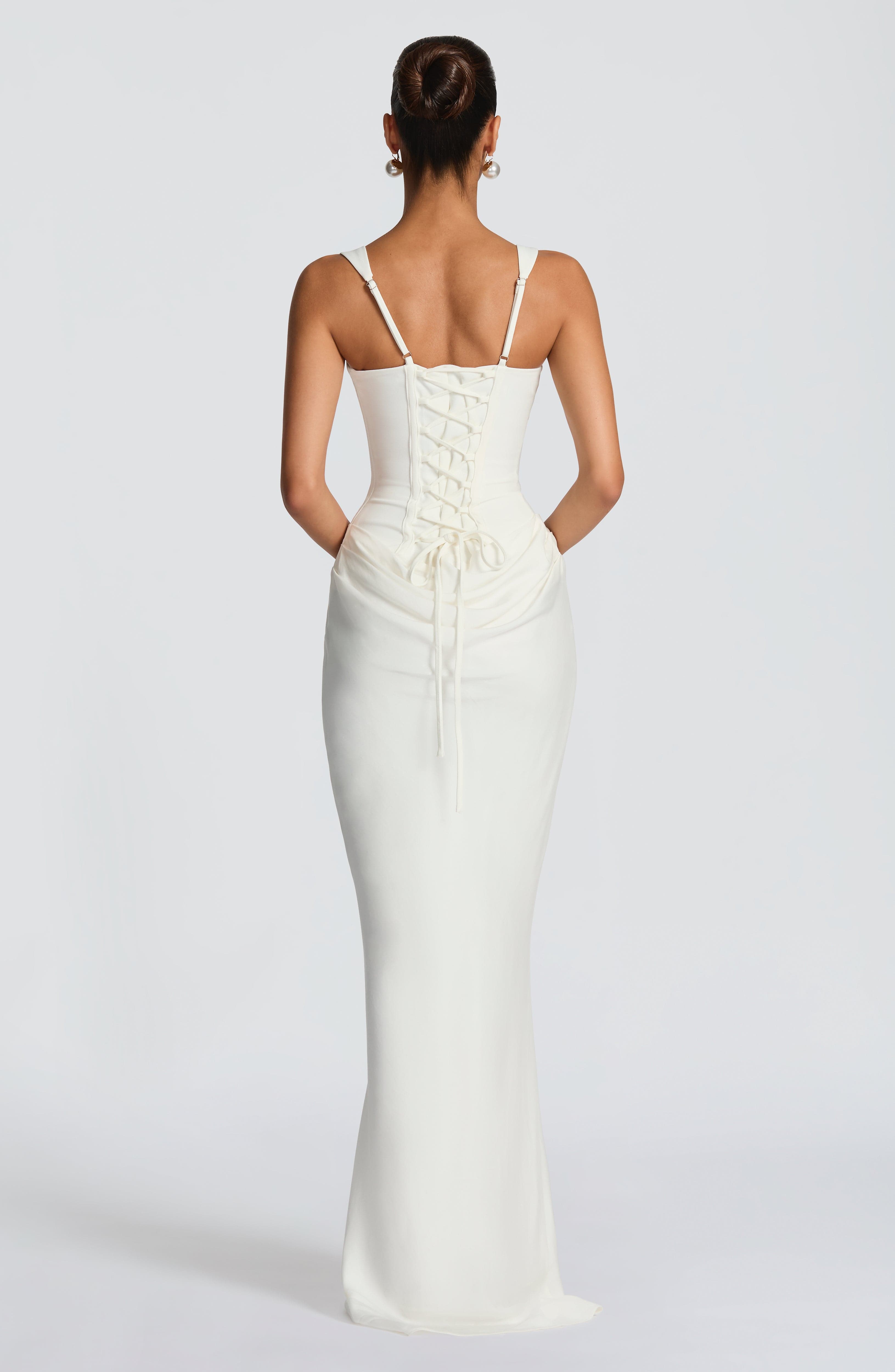 BRUN™ | Vestido largo con cuello cuadrado