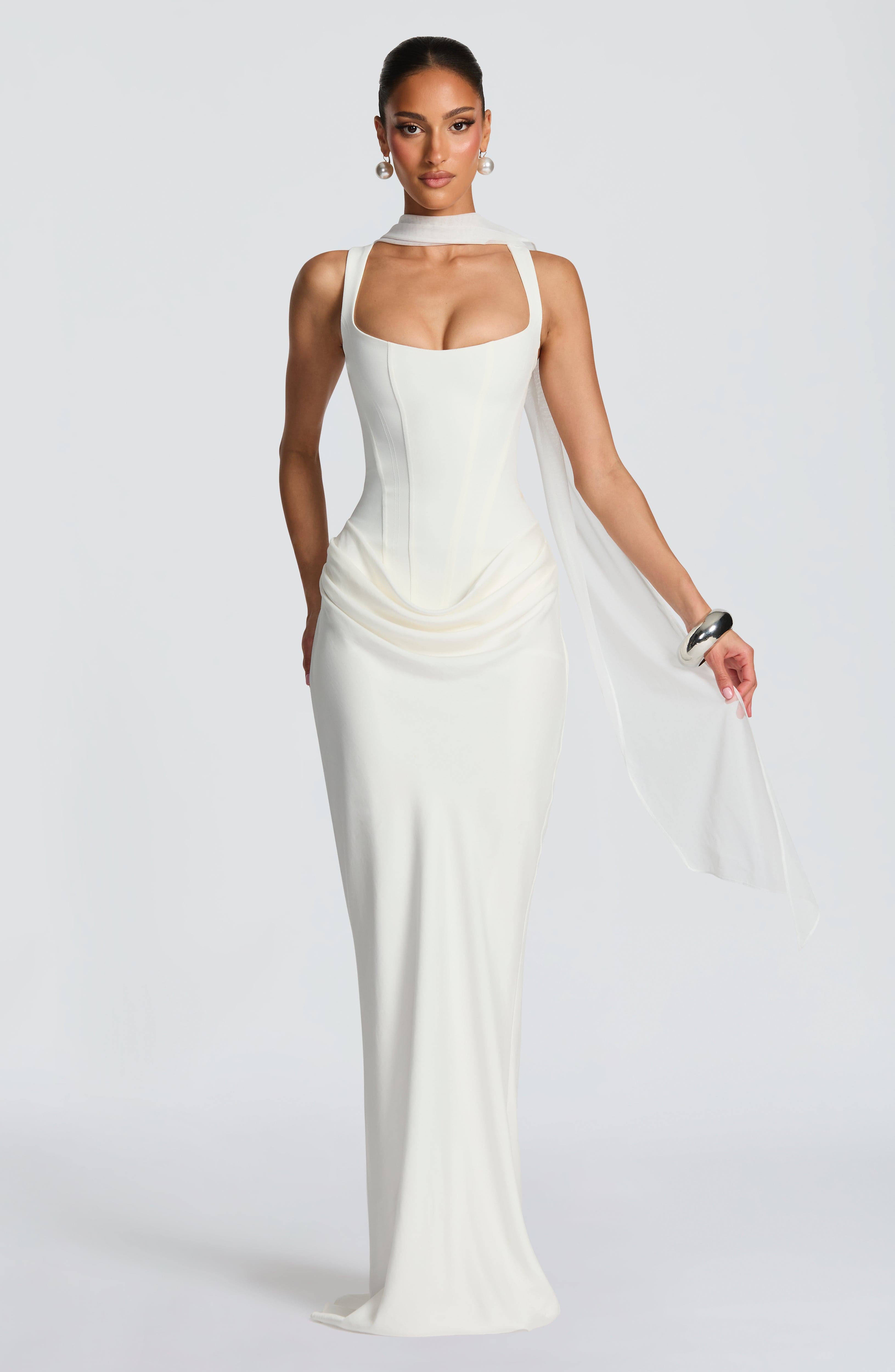 BRUN™ | Vestido largo con cuello cuadrado