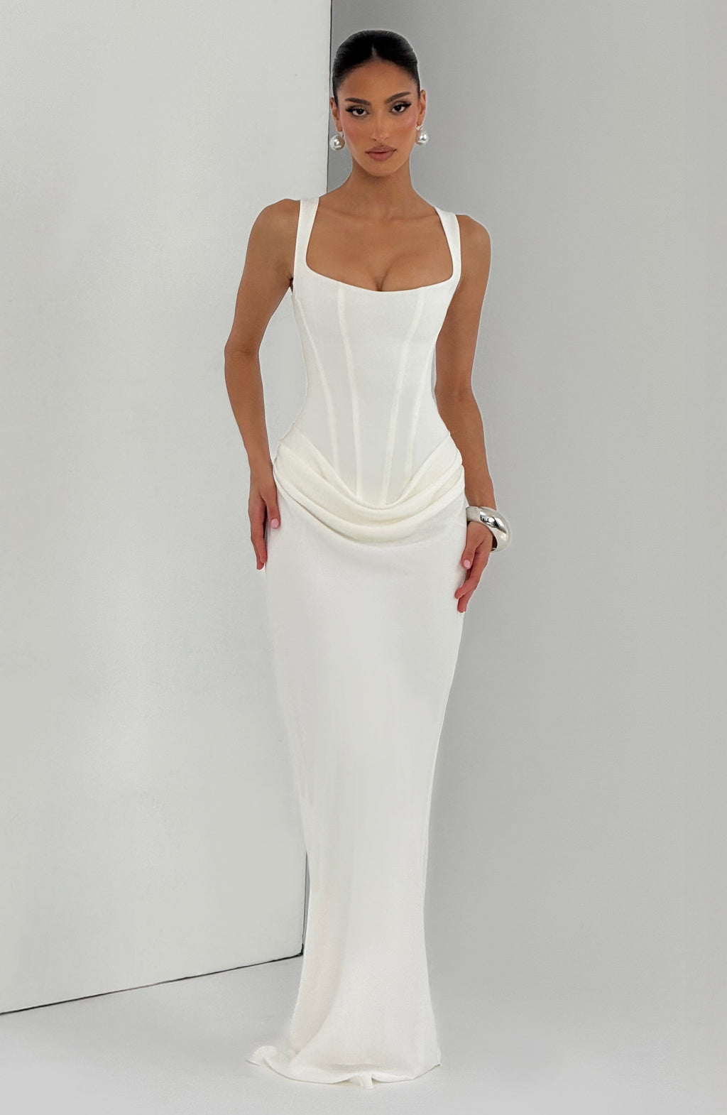 BRUN™ | Vestido largo con cuello cuadrado